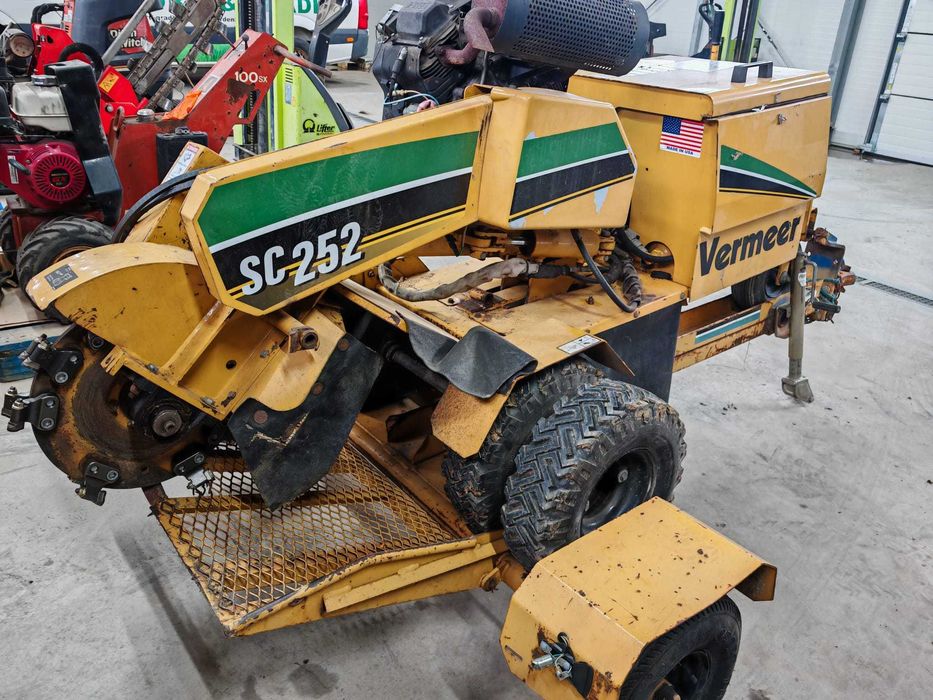 Utilaj profesional - Freza de cioate si buturugi Vermeer SC252