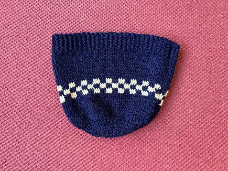 Tопли зимни и пролетно есенни плетени шапки - туристическа екипировка