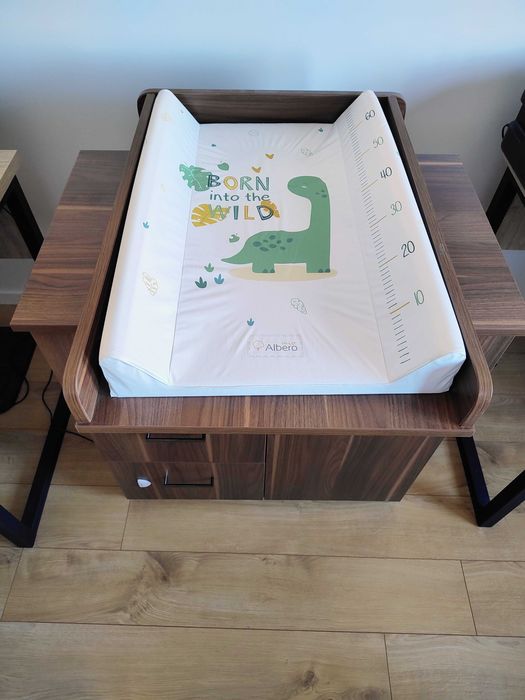 Comoda infasat cu saltea inclusa