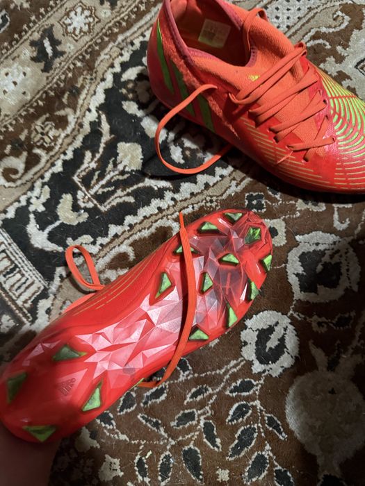 Продавам бутонки adidas predator
