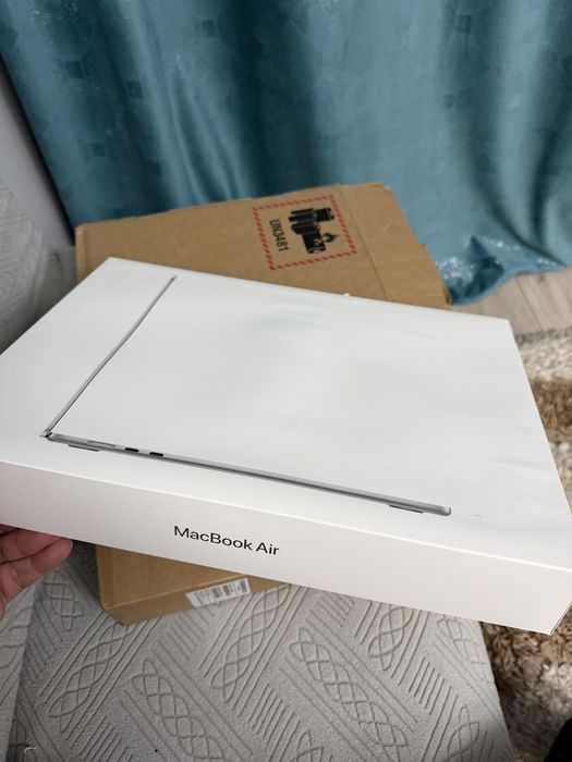 Продам MacBook Air 15 M5/16/512