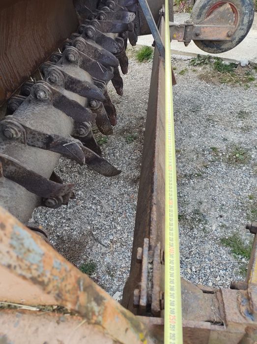 De vânzare tocătoare resturi vegetale.