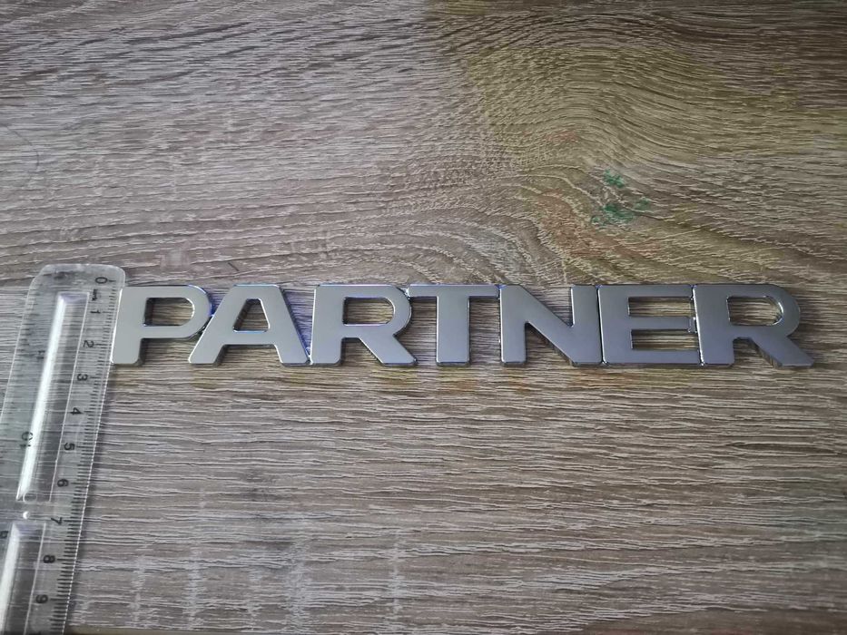 Емблема надпис лого Peugeot Partner