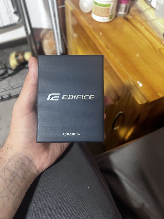 Продавам оригинален часовник Casio