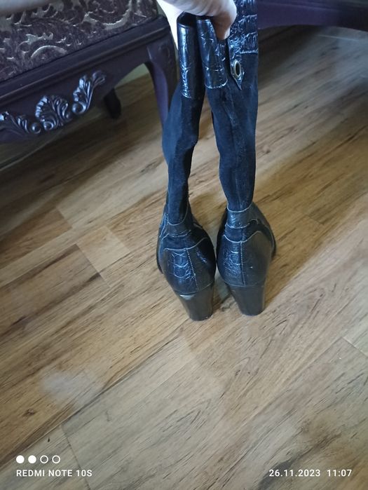 Сапожки 40-размера из натуральной кожи и замша