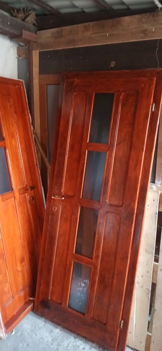 Usi de lemn de vanzare