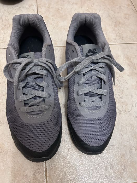 Маратонки Nike Air Max Invigor