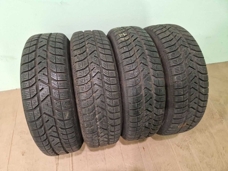 4 Pirelli R15 175/65/ 
зимни гуми 
DOT2418