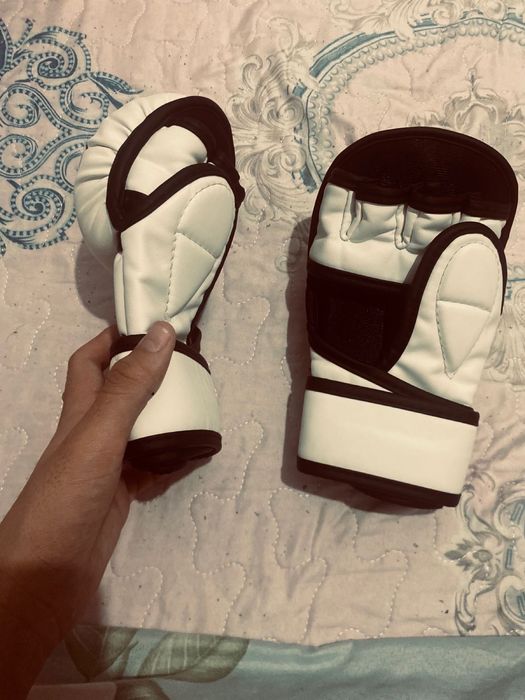 Перчатки для MMA