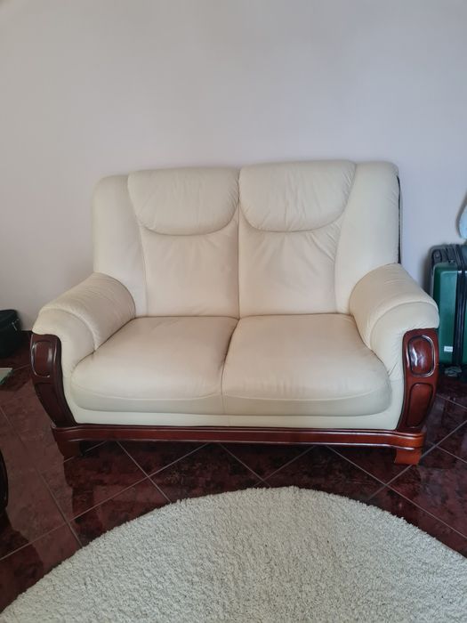 Vând  canapea si fotolii 3,2,1 plus masa de sticla