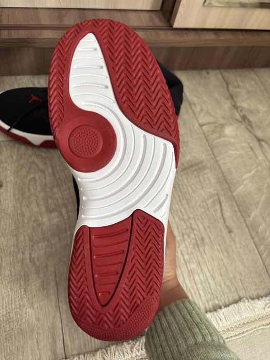 Продам кроссовки Nike