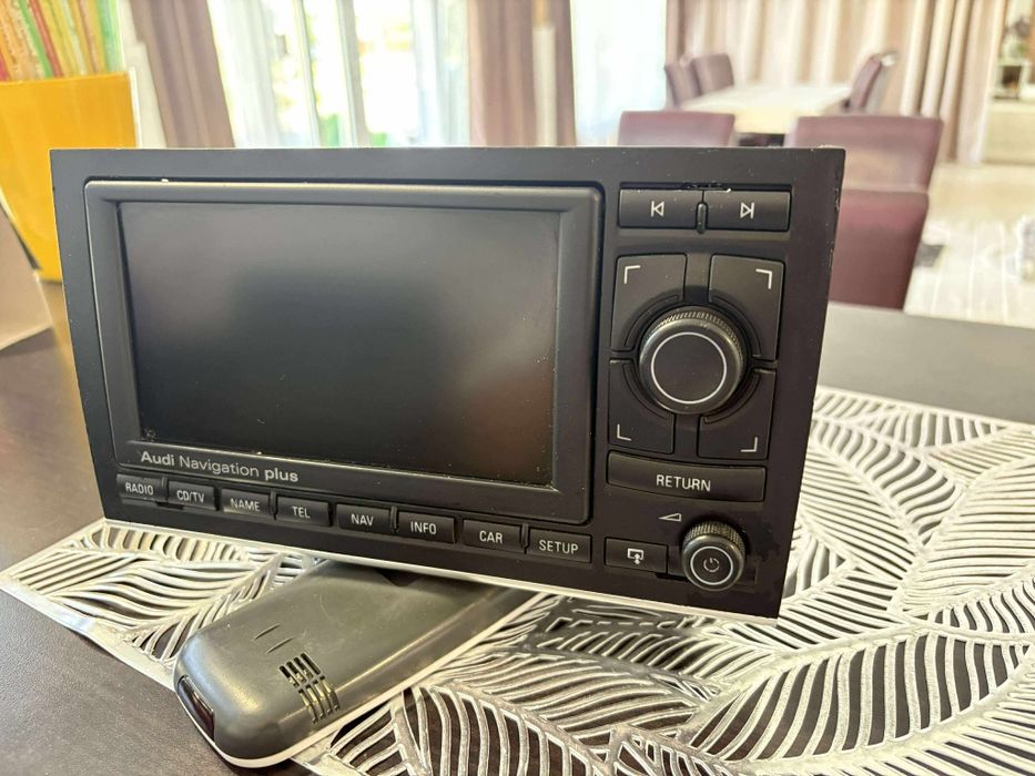 Vând navigație originală pentru Audi A4 B7