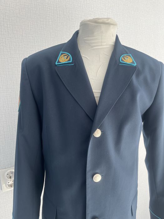 Китель с брюками.