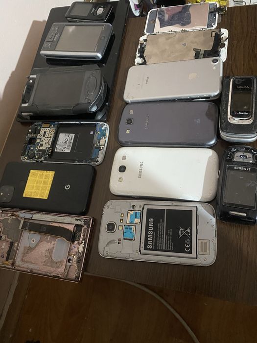Lot telefoane    Piese
