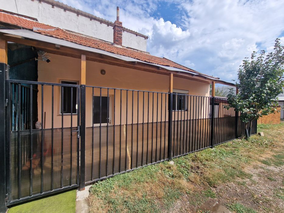 Vand apartament la casa cu  1 camera in curte comuna pe str. cuza voda