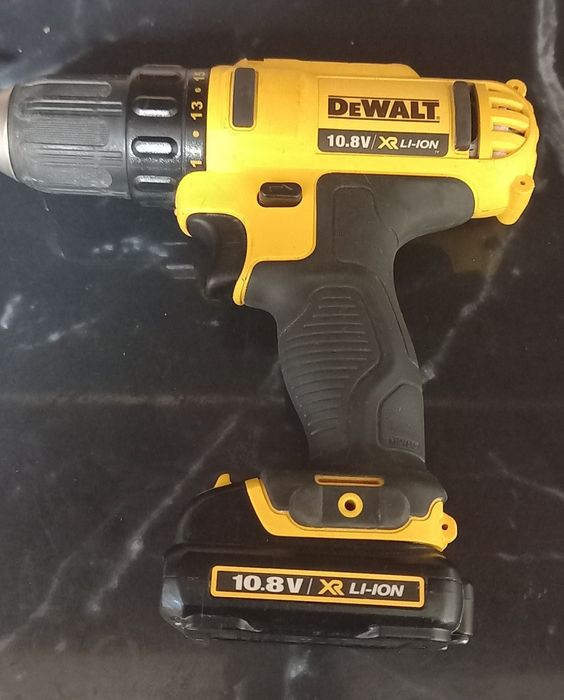Винтоверт Dewalt DCD710C2