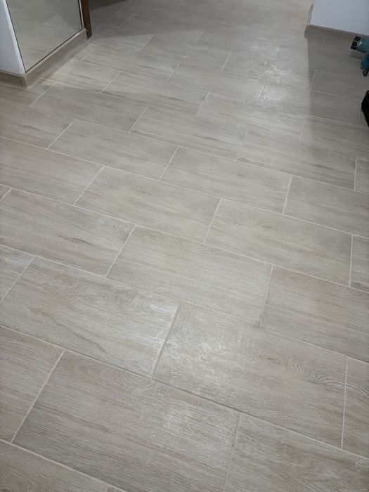 ROAYN CONS S.R.L  executam lucrari interioare /exterioare