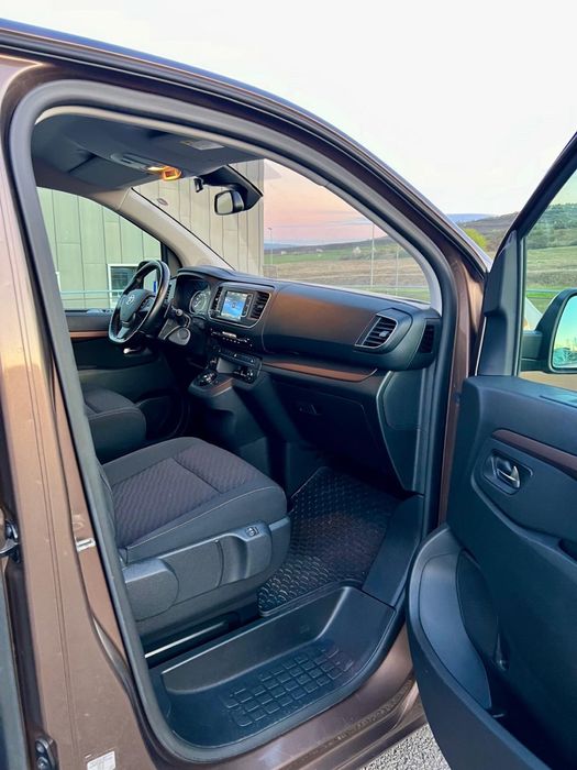 Toyota Proace , 8 locuri , cutie automata , carte RAR ,distributie noua !