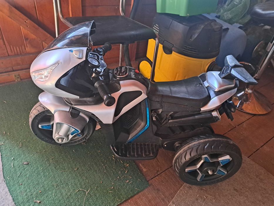 Motocicletă 3 roti pentru copii 2.5 - 5 ani,electrică.