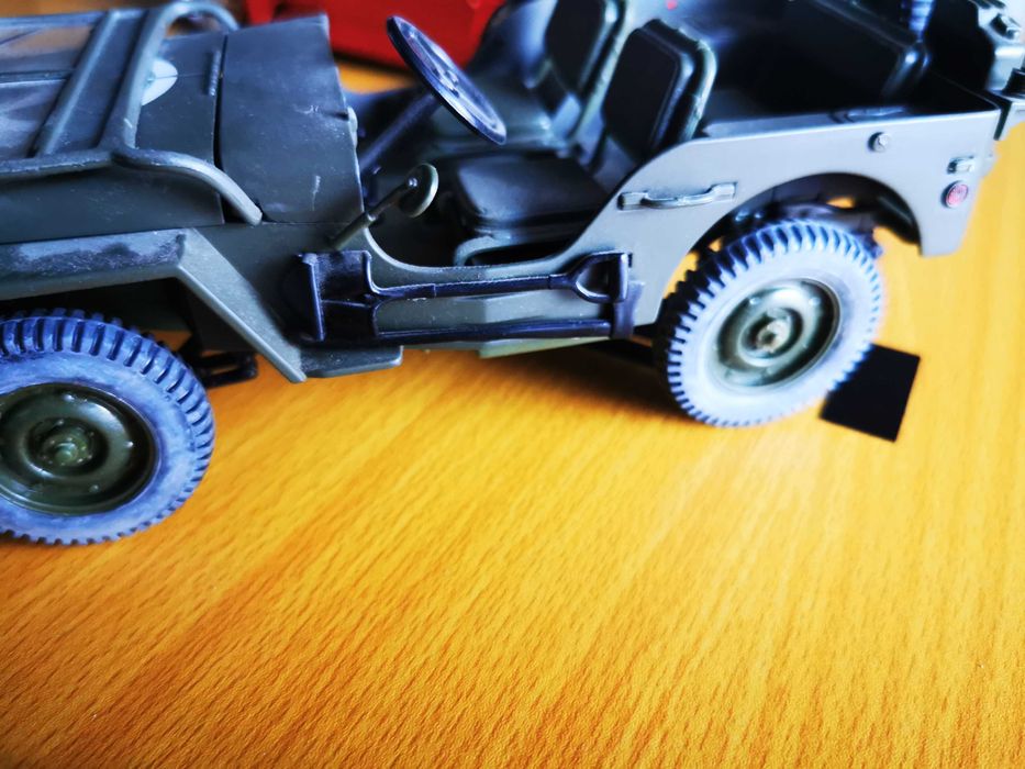 Модели 1:18 колички