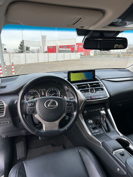 Lexus NX 300H   71.300 km