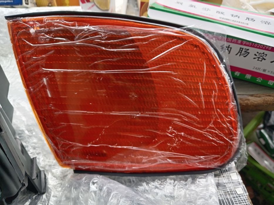 Фары, поворотник левый еа на Audi 100 S4