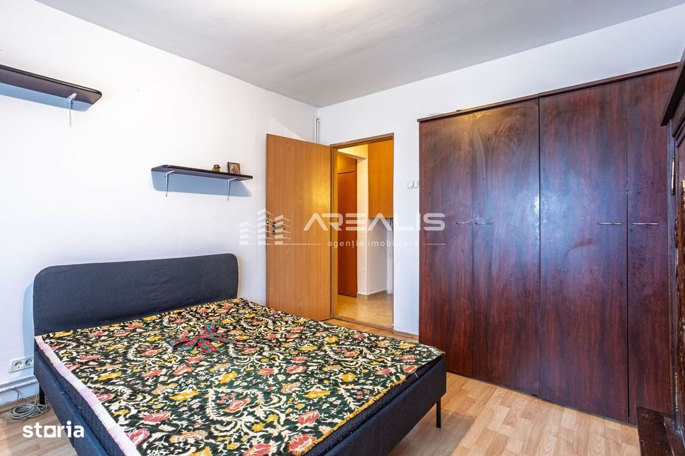 De închiriat -Apartament 3 camere, decomandat, zonă centrală