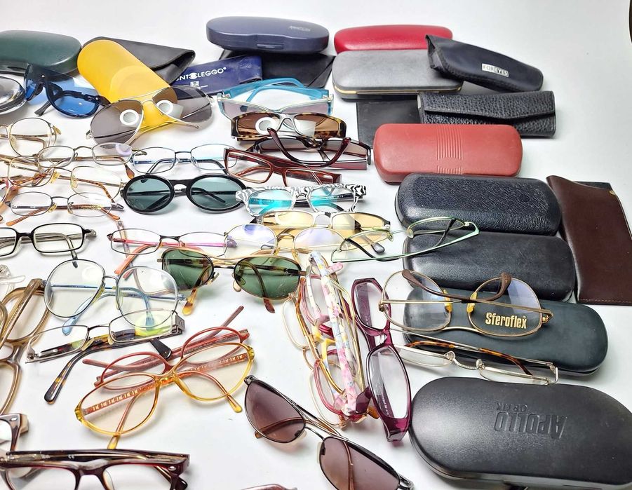 Lot ochelari si etui