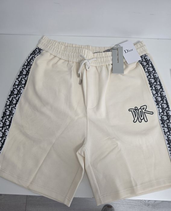 Vand pantaloni scurti Dior