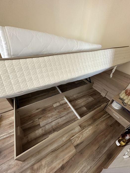 Легло с матрак 140/200 и нощно шкафче