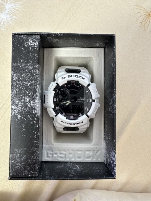 Vand ceas Casio Gshock model GBA 900 7AER Alb