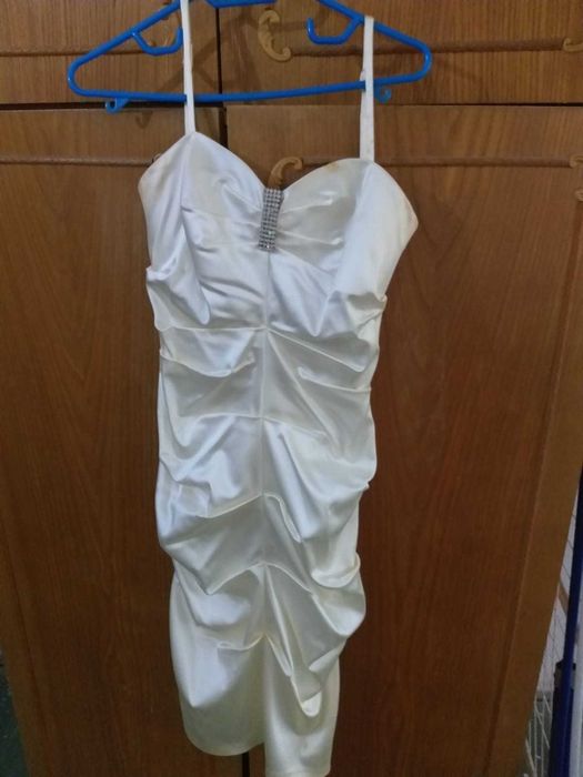 Rochie Dama de seara eleganta ivoire satinat cu accesoriu