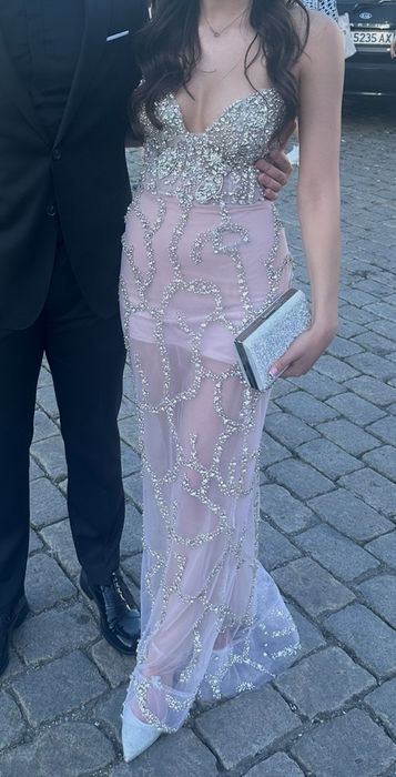 Абитуриентска рокля -пепел от рози