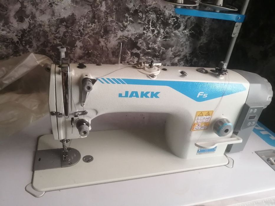 JAKK tikuv mashinasi F5 srochni sotiladi
