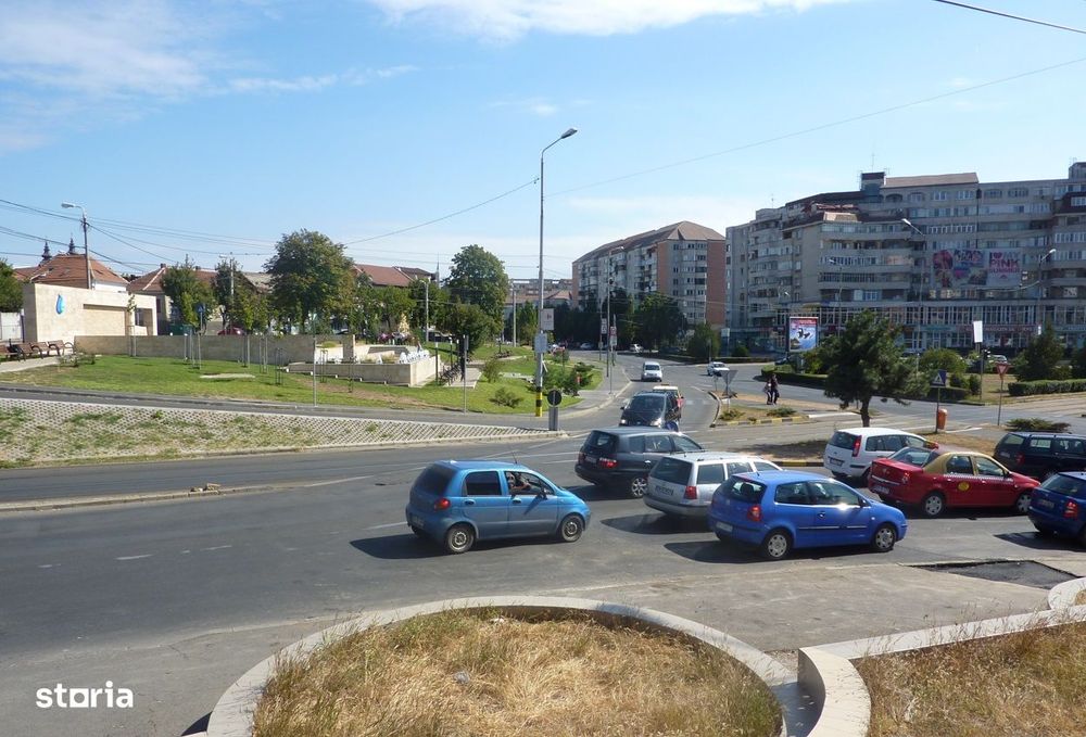 Teren 1 100 mp + 2 case pentru bloc pe Bulevardul Dacia
