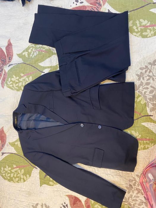 мужские костюмы.