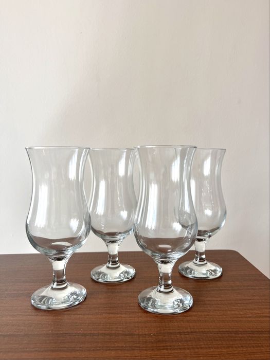 Коктейлни чаши, чисто нови