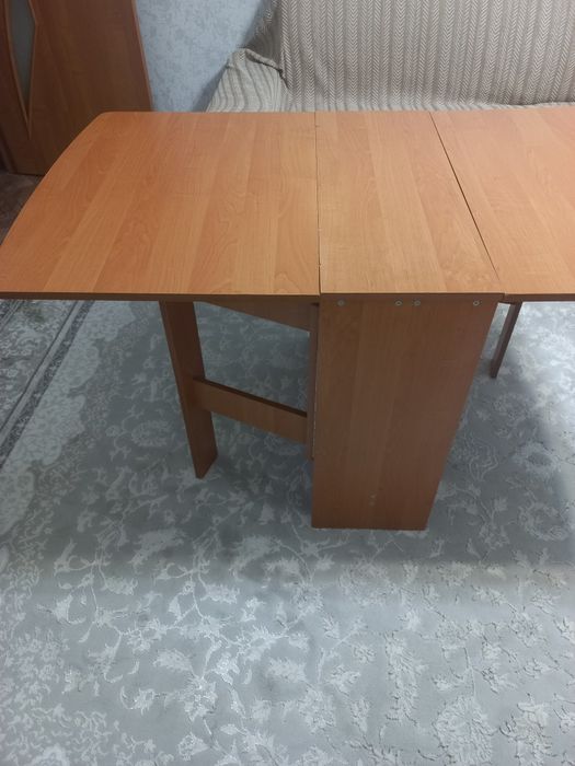 Продам стол книжка
