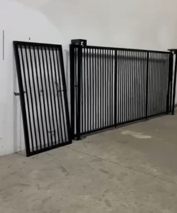 Poartă auto pe role