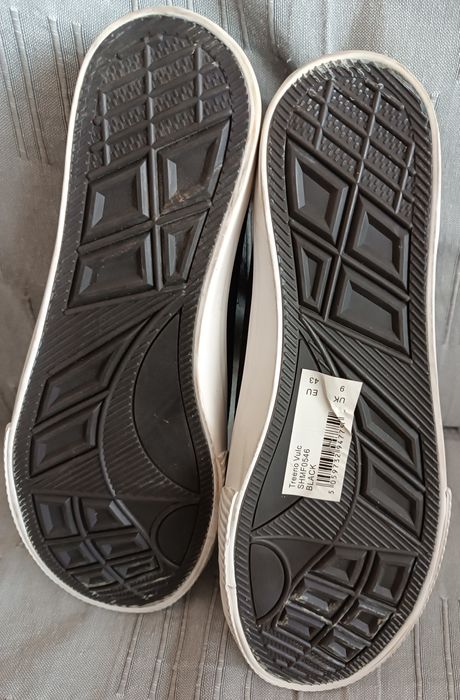 Nike оригинални маратонки номер 43,5