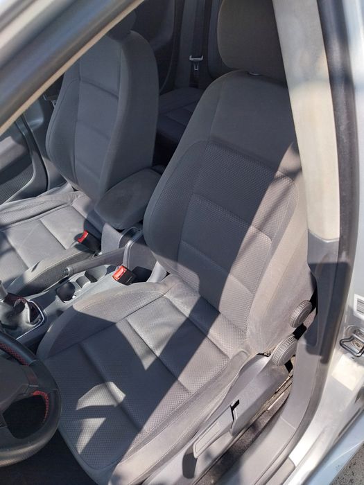 Vând golf 5 2.0tdi 140cp