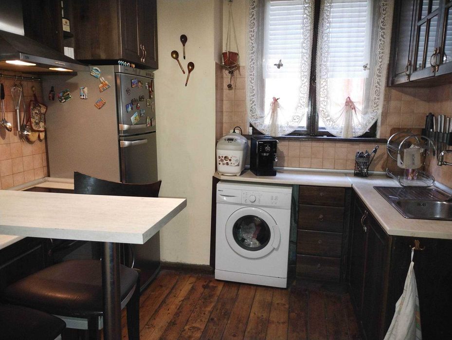 Тристаен с паркомясто в Центъра