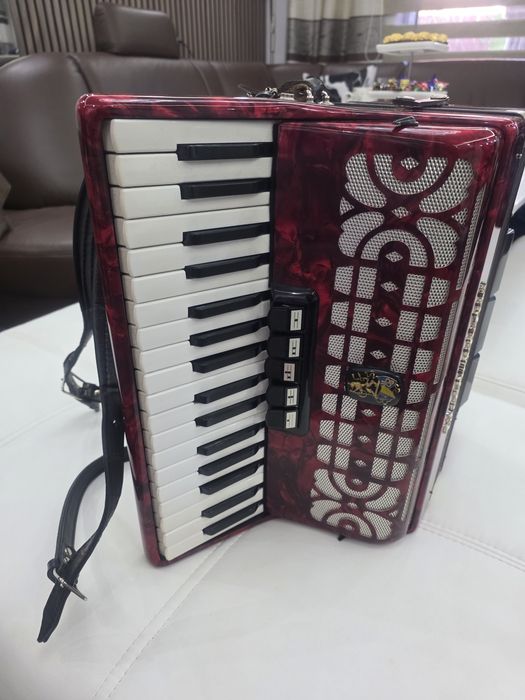 Acordeon Weltmeister 80 bași