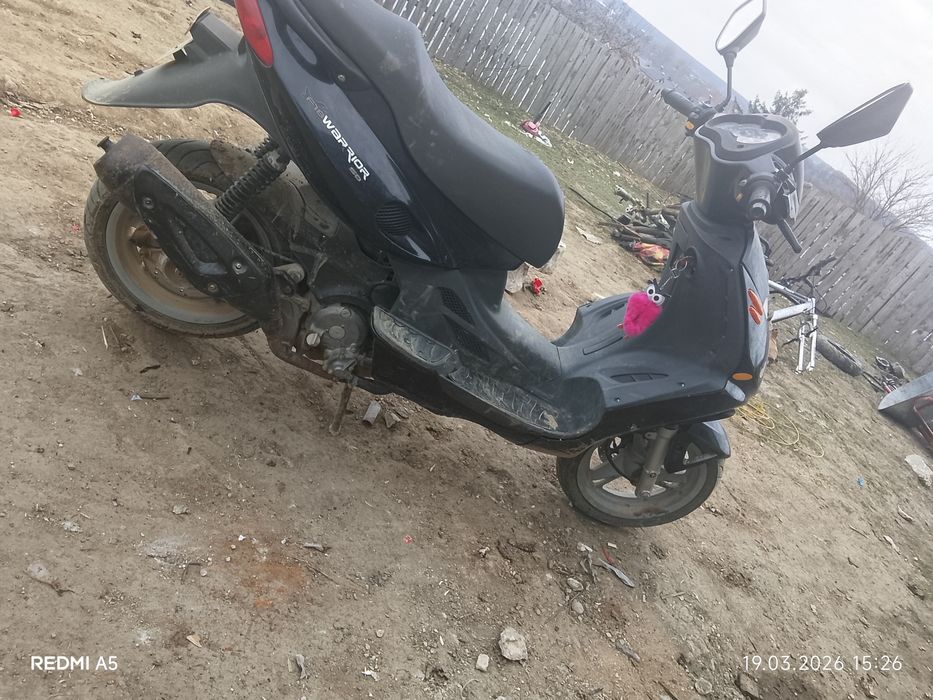 vând scuter malaguti F18