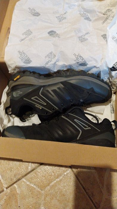 Маратонки, обувки The north face.