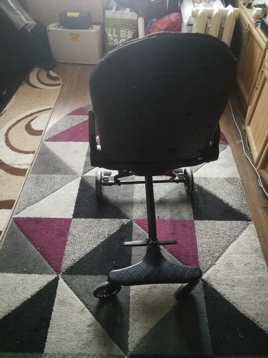 Vand carut copil foarte ușor de urcat scările