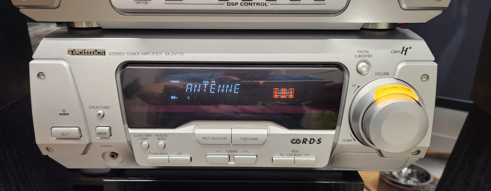 Sistem Technics cu DVD complet cu telecomandă și sateliți Surround