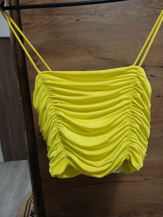 Top scurt cu bretele