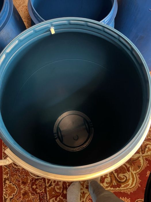 Продам бочки, объём 170, 200 литров