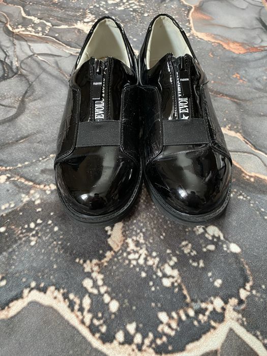 Продам туфли для девочки 36 размер